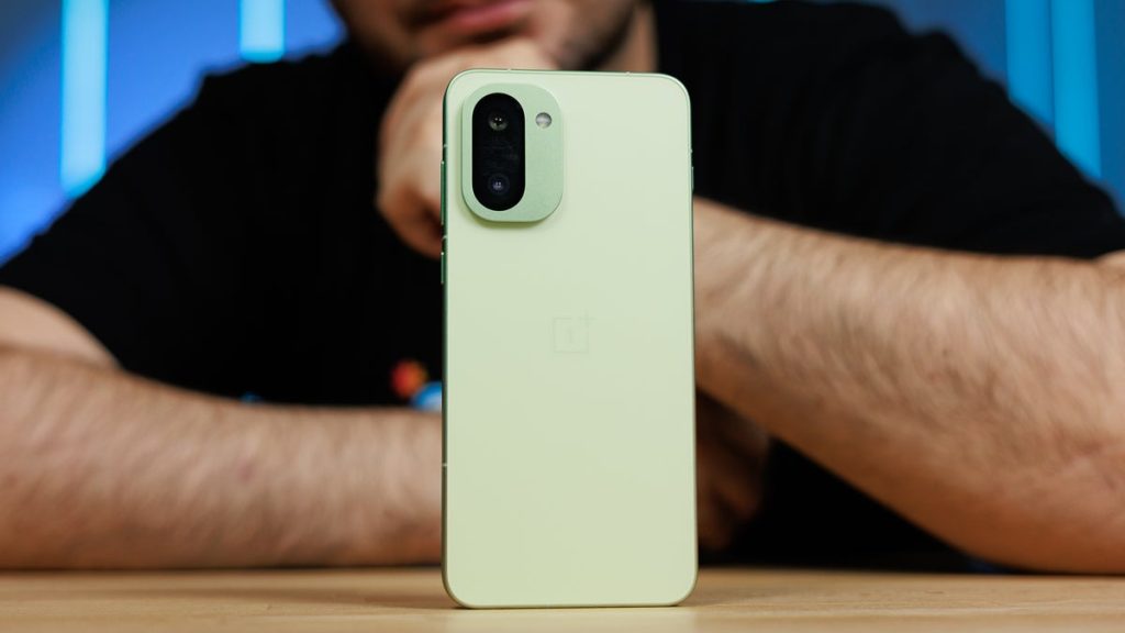 отличия oneplus 15r и oneplus 15