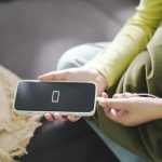 Пользоваться телефоном на зарядке