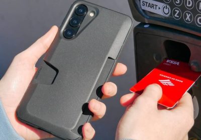 носить банковскую карту под чехлом телефона