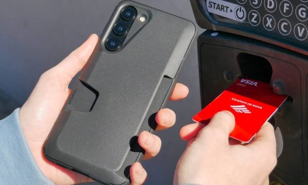 носить банковскую карту под чехлом телефона