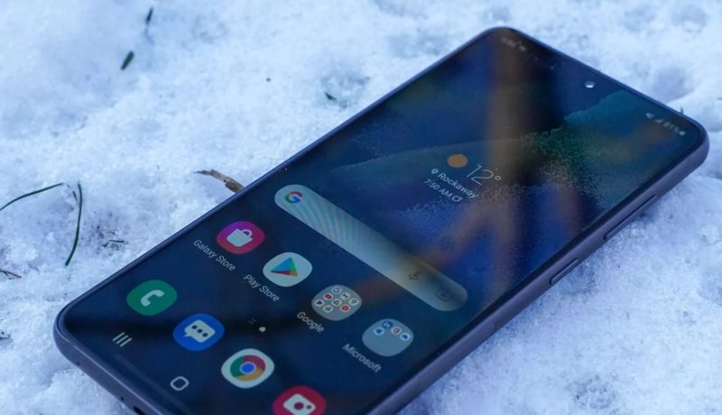 как защитить смартфон от холода