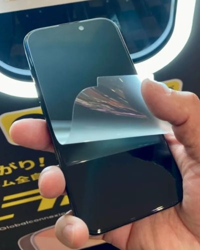 Плёнка на экране нового смартфона