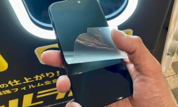 Плёнка на экране нового смартфона